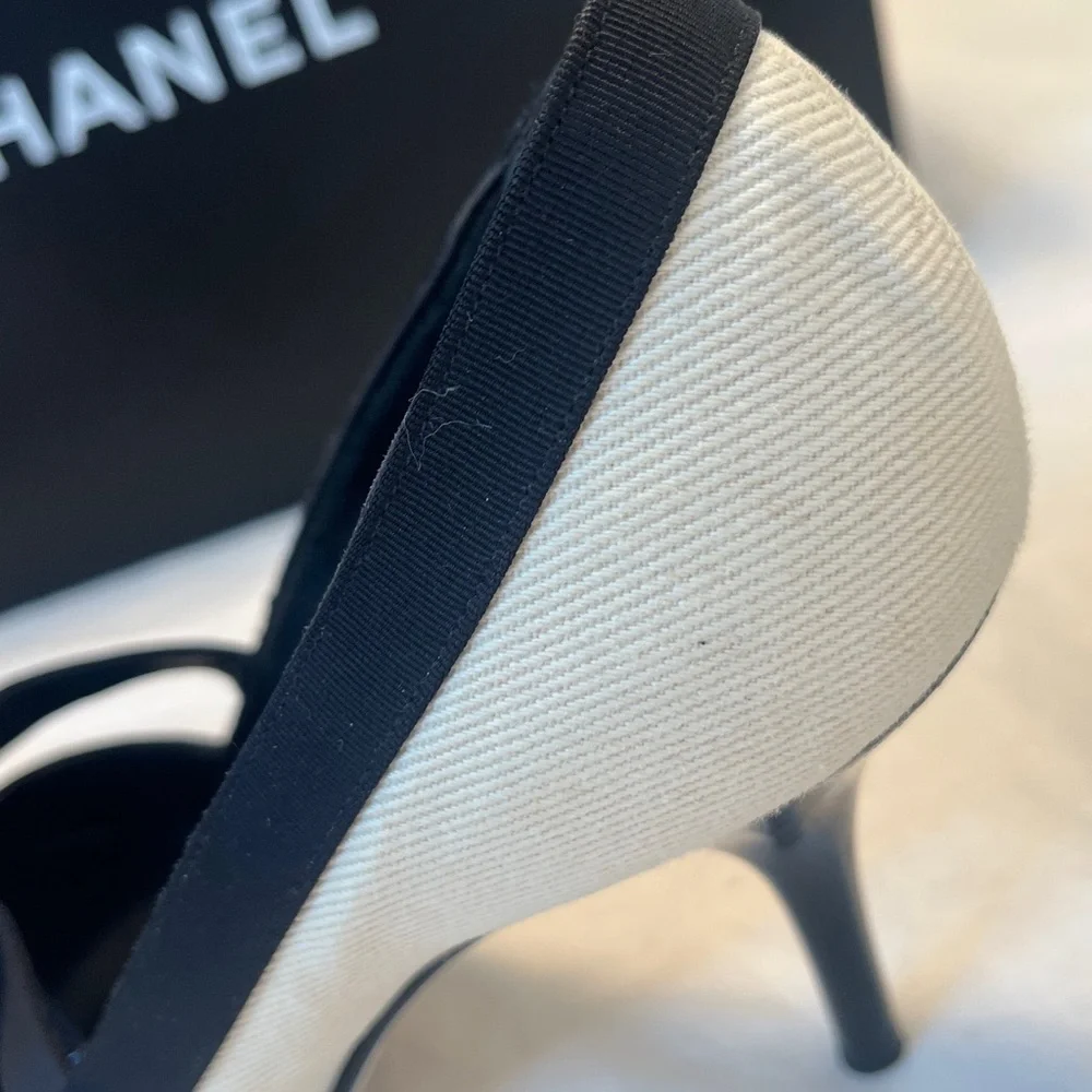 Chanel Interlocking CC High Heel Pumps - Picture 12 of 14